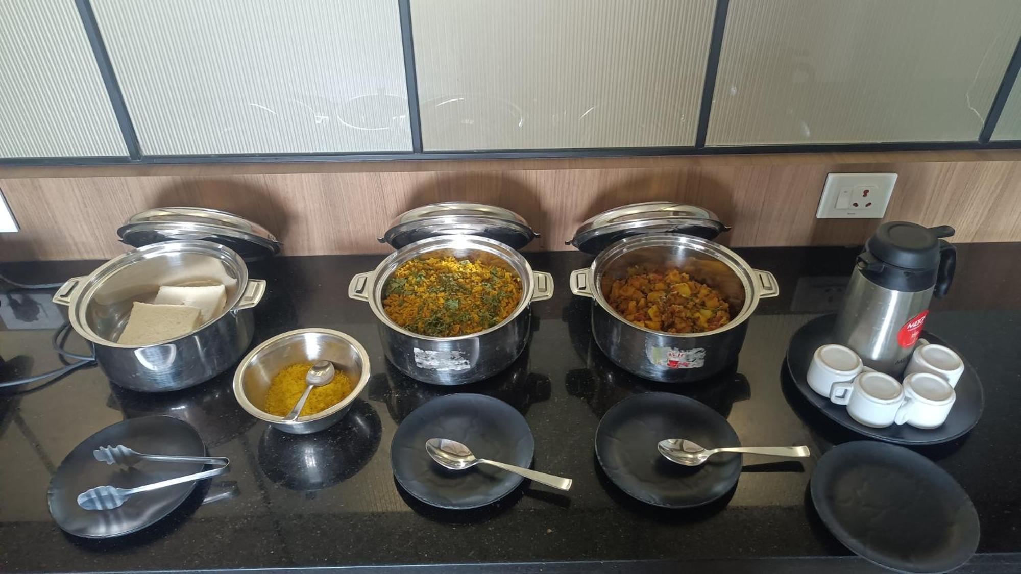 Hotel Fun N Food Bhuj Extérieur photo